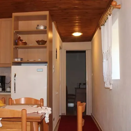 Apartment Carout House Ampelia