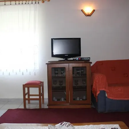 Apartment Carout House Ampelia